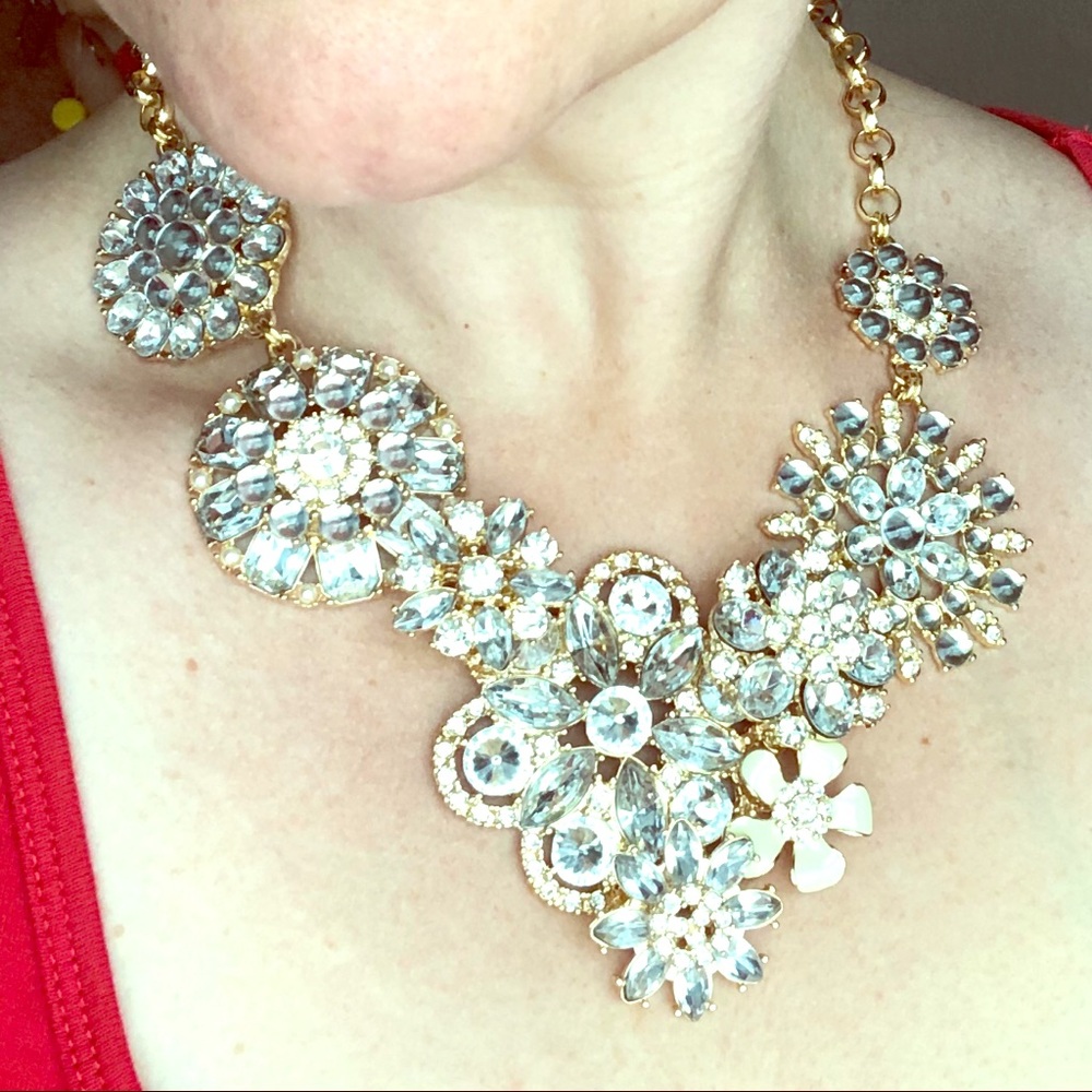 NEW Floral Fabulous Crystal Floral Boutique necklace
